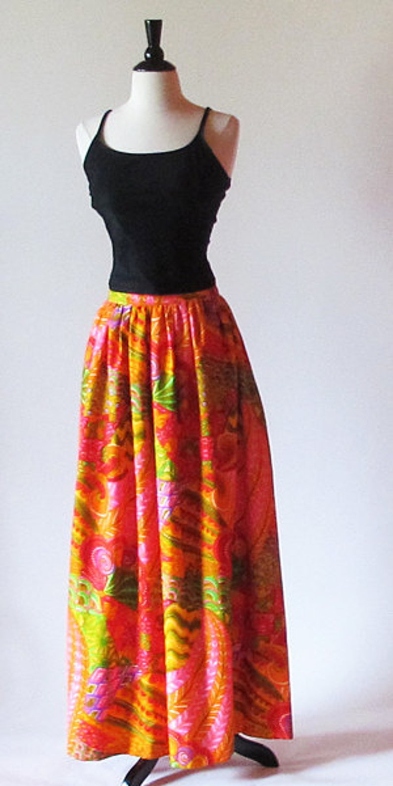 Long Hippie Skirt in a Bright Cotton Print image 4