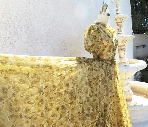ON SALE/ 40s Ball Gown with Puff Sleeves, Flowing