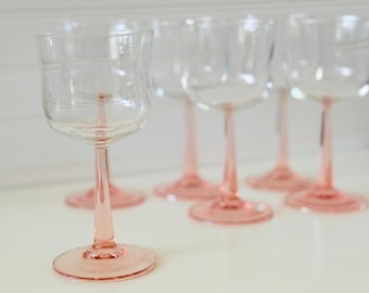 Juego vintage de 6 copas de vino con tallo rosa ruborizado.