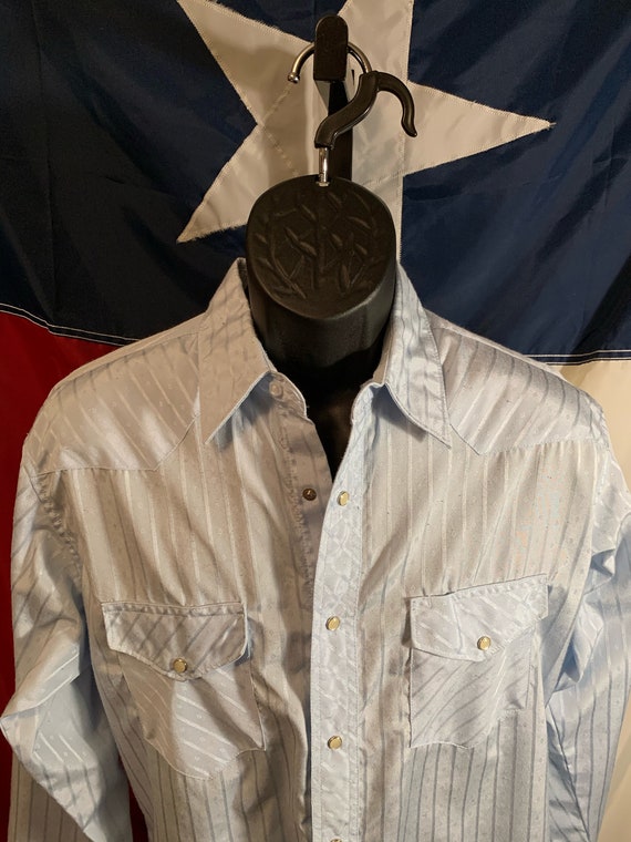 Wrangler Light Blue Western Shirt - Size Medium - image 1