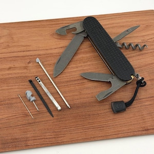 Custom Spartaans | Messing voeringen | Micarta weegschaal | zwart gereedschap