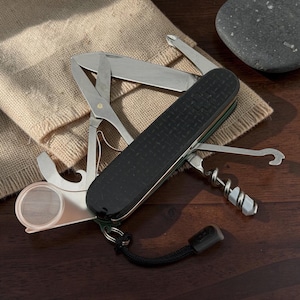 Custom Victorinox Yeoman | Black Burlap Micarta & Green G10 Liners
