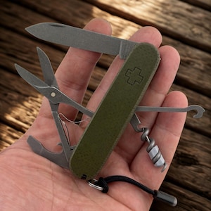 Individuelle Victorinox Compact | Armee-Grüne Micarta-Schuppen | Dunkelgrüne G10 Liner
