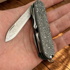 Custom Victorinox Yeoman Damast Carbon | Aluminum Carbon Scales | Green G10 Liners