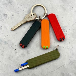 Schlüsselanhänger-Werkzeug im Victorinox-Stil (58 mm) mit Lineal, Pinzette und Stift