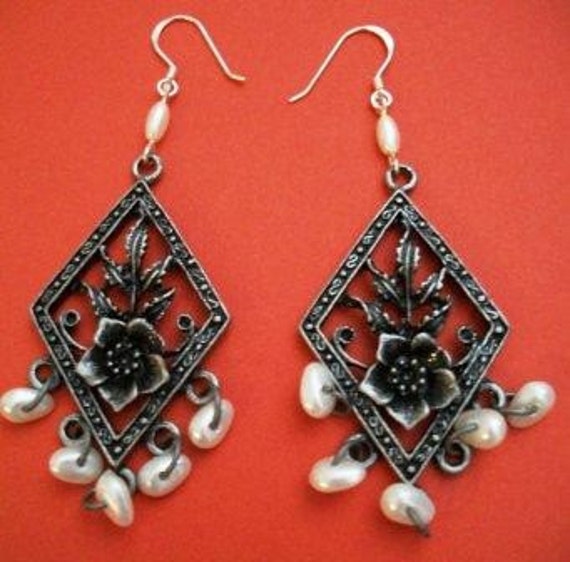 Pewter & Pearl Earrings