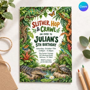 Könnte beinhalten: Eine rechteckige Geburtstagseinladungskarte mit Dschungelmotiv, die ein Chamäleon, einen Frosch, eine Schlange, eine Eidechse, einen Alligator und eine Schildkröte zeigt. Der Text lautet: Slither, Hop & Crawl on over to Julian's 5th Birthday.