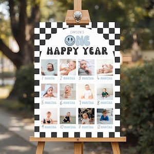 Può includere: Una bacheca fotografica rettangolare con bordo a scacchi bianco e nero. Il testo recita Carson's ONE HAPPY YEAR con una faccina sorridente con fulmine. Mostra dodici singole foto di neonati etichettate da 1 a 12 mesi.