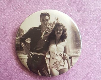 Broche Vintage fantastique Elvis Presley. Badge de Elvis Presley. Vintage broche Elvis sépia. Badge de sépia Elvis Presley, broche. Pour les Fans d’Elvis.