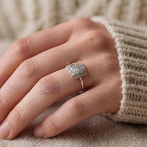 Gehämmerter rechteckiger Ring aus 925er Sterlingsilber – Minimalistischer, moderner, geometrischer Statement-Schmuck als Geburtstagsgeschenk