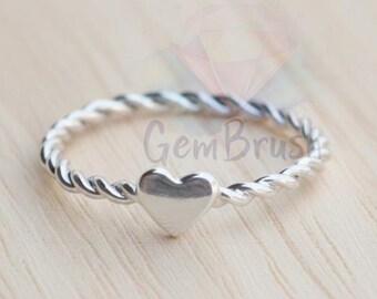 Twisted Sterling Silver Heart Ring – Minimalist Promise Jewelry
