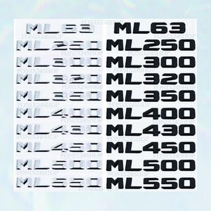 以下が含まれることがあります： 2枚の車のエンブレムシート。1枚は「ML63」、「ML250」、「ML300」、「ML320」、「ML350」、「ML400」、「ML430」、「ML500」、および「ML550」の文字が入ったシルバーのエンブレムです。もう1枚は同じテキストの黒いエンブレムです。