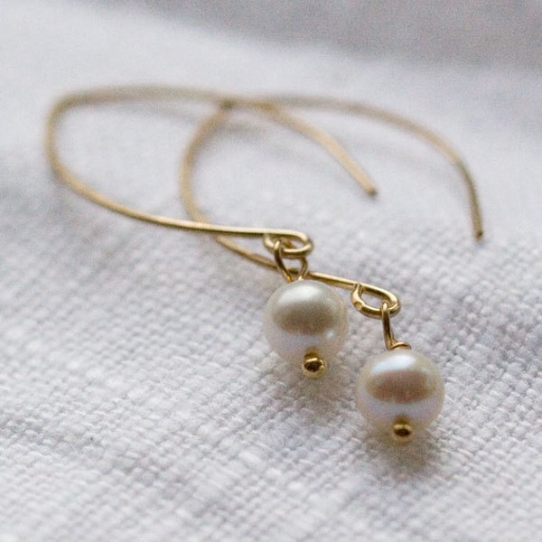 White Pearl Gold Earrings // Long Elegant Drop Earrings // 14K Gold FIlled & Freshwater Pearls