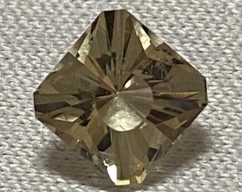 Clear Champagne Yellow Oregon Sunstone, Square Cut, 1 Carat, 6 mm
