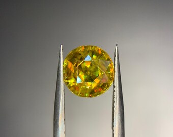 Zagi Mountain Yellow Fire Sphene (Titanite) – 2.40 ct Natural Gemstone