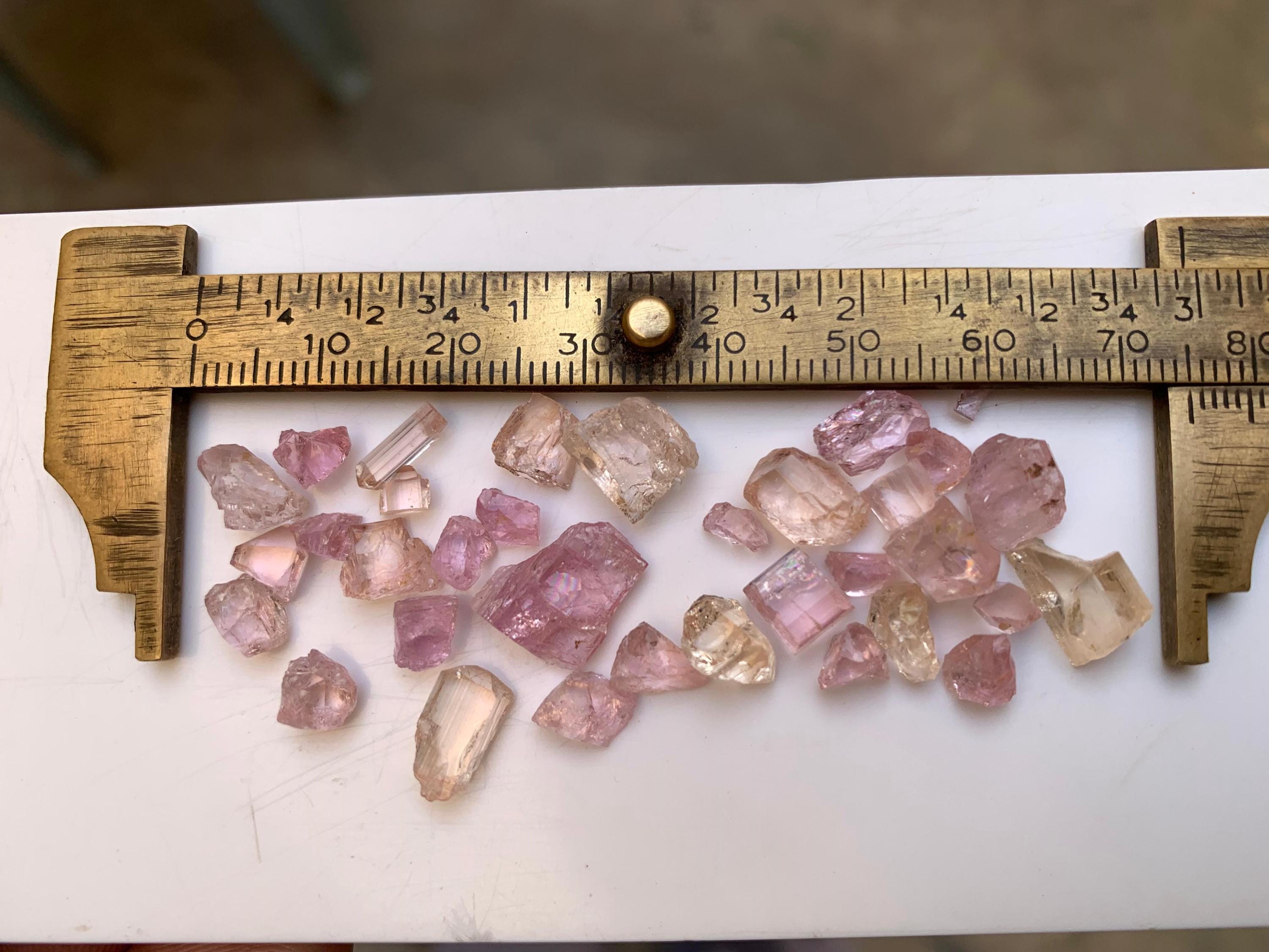 Rough pink topaz - Etsy 日本