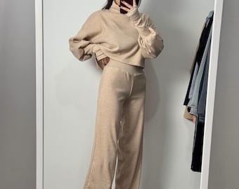 Conjunto de ropa de estar por casa de punto de angora para mujer: suéter y pantalones cómodos, atuendo informal y suave.