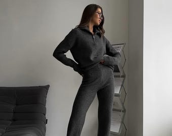 Conjunto de ropa de estar por casa para mujer de angora, cómodo y acogedor, con top extragrande y pantalón recto, un cálido conjunto de chándal de invierno de dos piezas, fabricado en Ucrania.