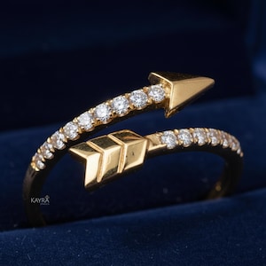 Anillo de moissanita con diamante redondo de 1 quilates, banda de flecha con diamante pavé, banda apilable de 18 k, anillo de oro macizo de 14 k con anillo de promesa para ella