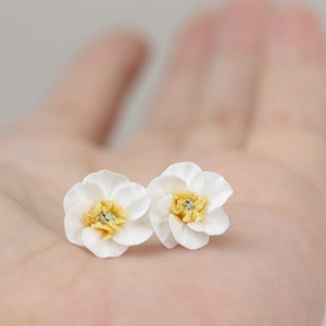 Delicate white Flowers studs earrings with Hypoallergenic Nickel free posts, Spring Floral Jewelry Mothers Day Gift