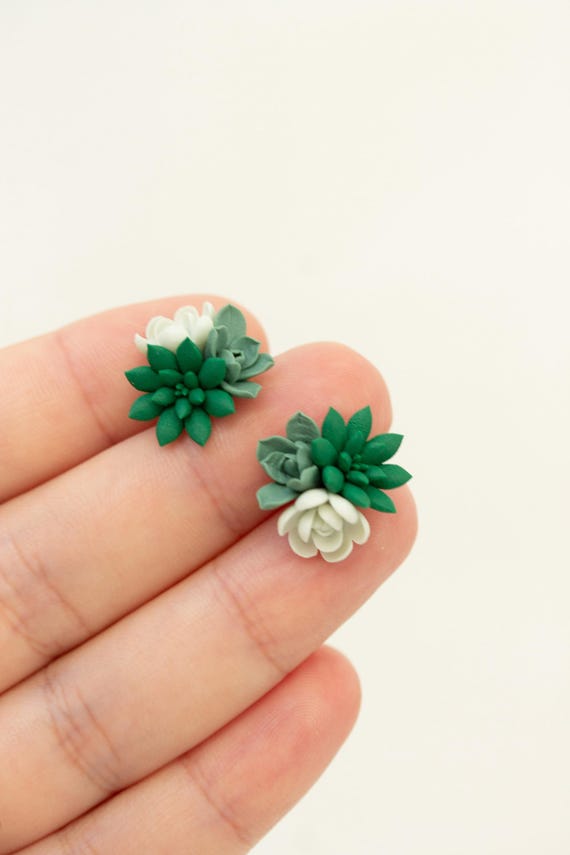 グリーン多肉植物スタッドピアス、ボタニカルフラワージュエリー、軽量 