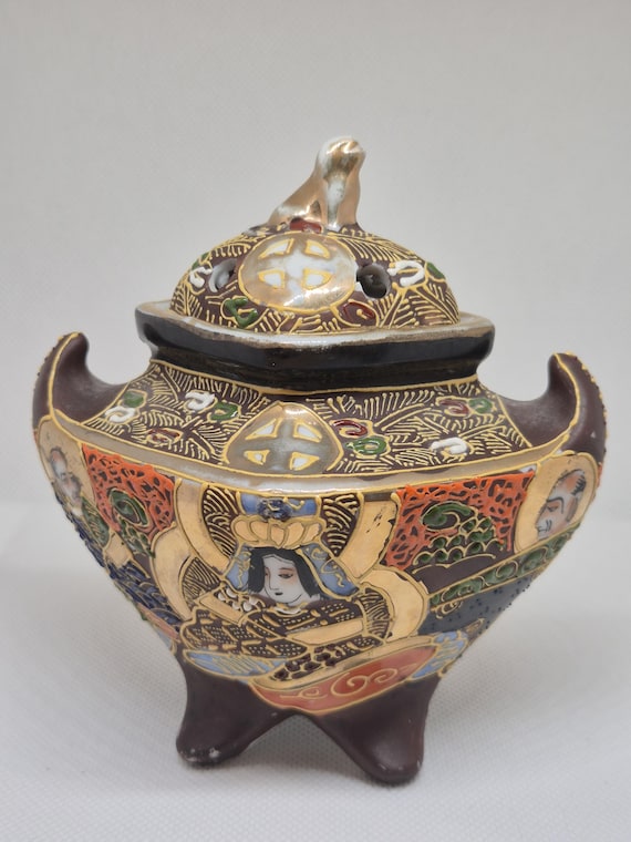 白薩摩　三足透香炉　（光石作） 白薩摩 三足透香炉 （光石作） 白薩摩 三足透香炉 （光石作）