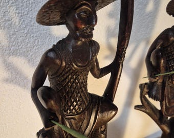 Conjunto de 2 pescadores vintage esculpidos à mão em madeira – Arte Asiática – 46 cm – Decoração Rústica