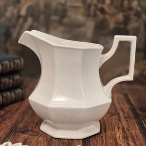 Vintage Johnson Bros Ironstone mjölkkanna 1L – Vit engelsk kanna – Lantligt köksinredning – Tillverkad i England