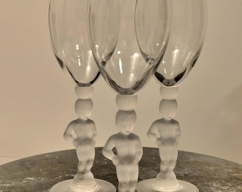 Juego de 3 copas de tallo con figuras vintage – Copas con querubines esmerilados – Artículos de bar únicos – Cristalería decorativa de mediados de siglo – Pieza de colección rara