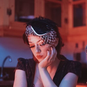 Pin-up Fascinator | Black & White | Mini Veil | Vintage Pin-up