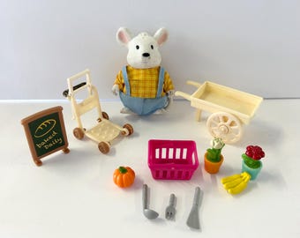 Li'l Woodzeez collectible figurine and accessory set