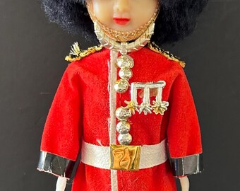 Vintage British English Changing of the Guard Doll Sleepy Eyes G15