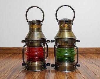 Vintage koperen scheepslantaarnset – paar nautische zeelantaarns – rode en groene bakboord lantaarns aan stuurboord kustdecor