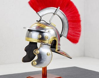Romeinse helm met rode pluim – middeleeuws gladiatorenharnas-cosplaydisplay
