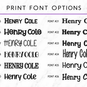 Pode incluir: Uma tabela intitulada PRINT FONT OPTIONS exibindo doze estilos de fonte pretos distintos rotulados de FONT #15 a FONT #26. Cada op&ccedil;&atilde;o mostra o nome Henry Cole em um estilo de fonte &uacute;nico, organizado em duas colunas sobre um fundo branco.