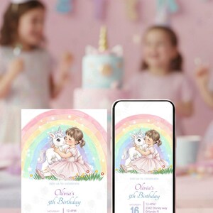 Puede incluir: Una invitaci&oacute;n de cumplea&ntilde;os y una pantalla de tel&eacute;fono que muestra el mismo dise&ntilde;o. El dise&ntilde;o presenta a una ni&ntilde;a abrazando a un unicornio bajo un arco&iacute;ris. El texto dice "5&ordm; Cumplea&ntilde;os de Olivia" con detalles de fecha y lugar. El fondo incluye una tarta de cumplea&ntilde;os y decoraciones de fiesta.