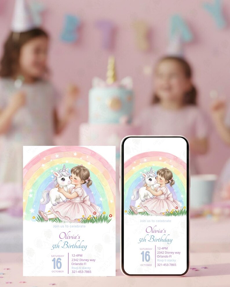 Puede incluir: Una invitaci&oacute;n de cumplea&ntilde;os y una pantalla de tel&eacute;fono que muestra el mismo dise&ntilde;o. El dise&ntilde;o presenta a una ni&ntilde;a abrazando a un unicornio bajo un arco&iacute;ris. El texto dice "5&ordm; Cumplea&ntilde;os de Olivia" con detalles de fecha y lugar. El fondo incluye una tarta de cumplea&ntilde;os y decoraciones de fiesta.