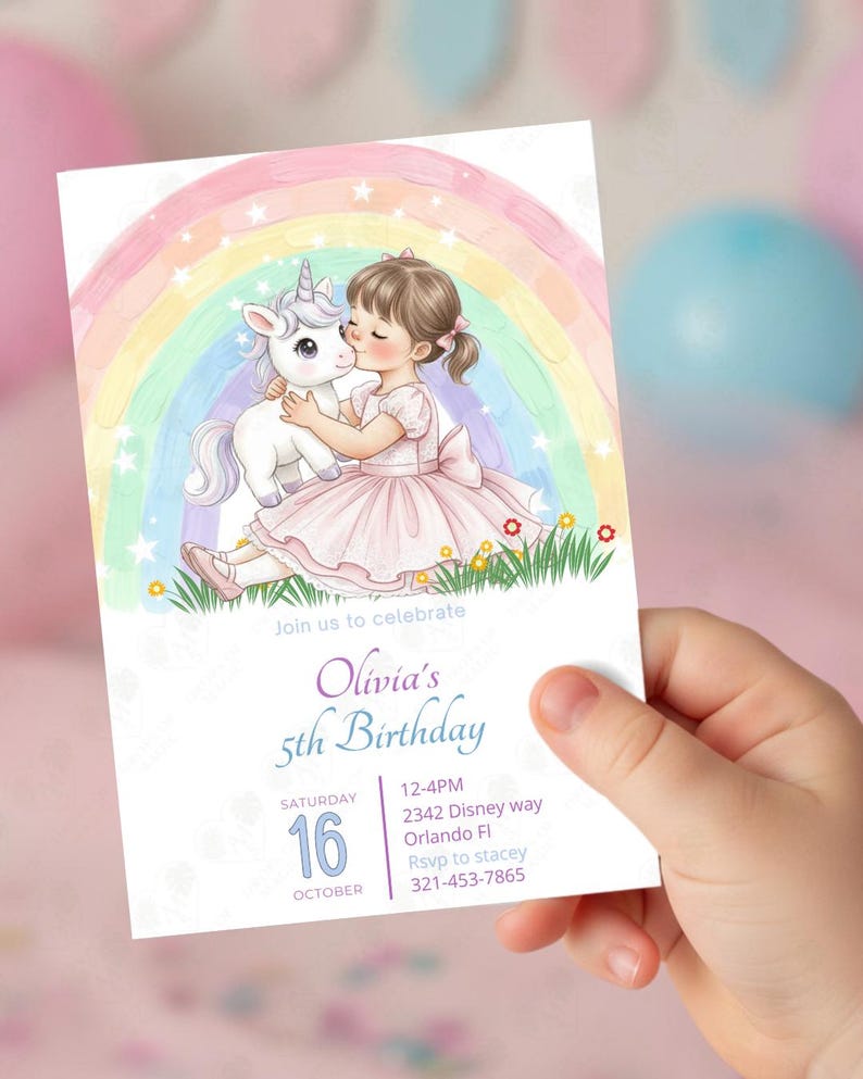 Puede incluir: Una invitaci&oacute;n de cumplea&ntilde;os con una ni&ntilde;a vestida de rosa besando a un unicornio bajo un arco&iacute;ris. La invitaci&oacute;n incluye el texto "Olivia's 5th Birthday" con los detalles del evento: fecha, hora y lugar.