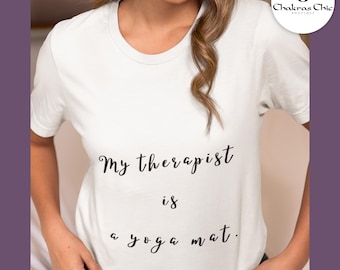 Yogalärare T-shirt, rolig yogatröja, min terapeut är en yogamatta, yogainstruktörsgåva
