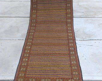 Nomad Heritage Senfgelber afghanischer Soumak-Läufer, 81 x 284 cm, handgewebte Wolle, Flachgewebe, gestreift, traditioneller Boho-Stil, ideal für Flur, Korridor oder als Wohnaccessoire.