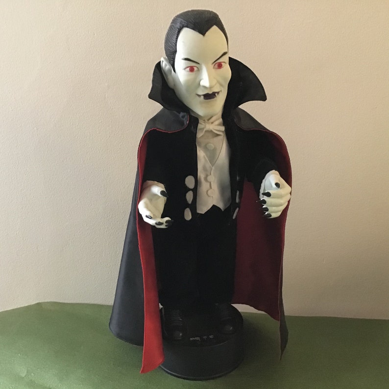 Count Dracula Doll image 6