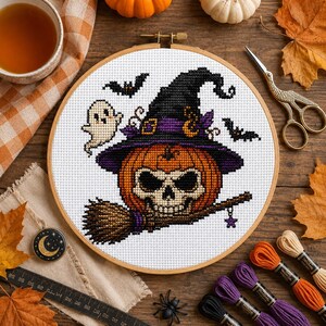 Patrón de punto de cruz, Calavera de Halloween con sombrero de bruja (PDF)