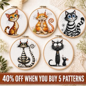 Peut inclure: Cinq tambours à broder circulaires en bois contenant des motifs de chats au point de croix. Les chats présentent diverses couleurs, dont roux tigré, rayé noir et blanc, et noir uni avec une petite souris. Le texte en bas indique 40% OFF WHEN YOU BUY 5 PATTERNS.