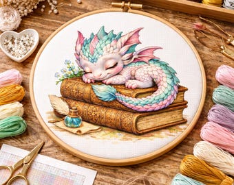 Wzór haftu krzyżykowego: Śpiący mały smok na książkach, fantastyczny wzór PDF