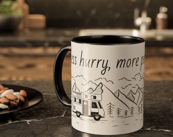 Weniger Hast, Mehr Frieden Kaffeetasse, RV Camper Design, Inspirational Trinkgeschirr