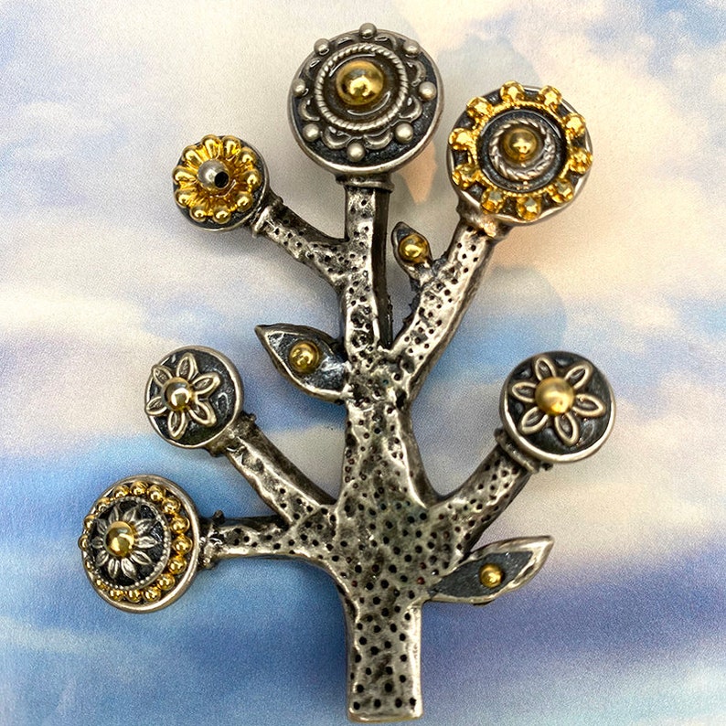 Handgemaakte zilveren en gouden levensboompin. Spirituele en unieke broche afbeelding 2