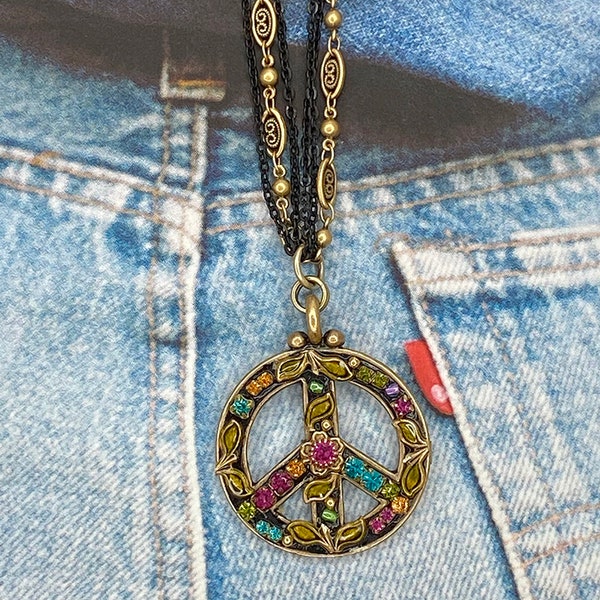 Michal Golan Midnight Garden Floral Peace Sign Collier / Fait à la main à New York avec de véritables cristaux Swarovski