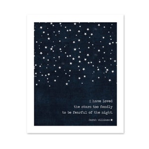 Impresión artística "He amado demasiado las estrellas como para temerle a la noche", póster con estrellas azul marino, cita moderna inspirada en Galileo.