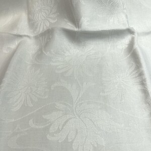 Vintage White Damask Dresser Scarf Table Runner Floral Cottagecore 41x22.5
