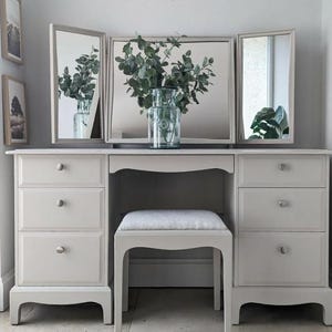 White Vanity Desk with Mirror, Farmhouse Makeup Table, Minimal Dressing Table with Drawers, Neutral Bedroom Vanity Set